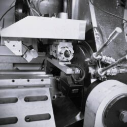 用於外部螺紋旋流加工時進行並行測量的全新測量系統